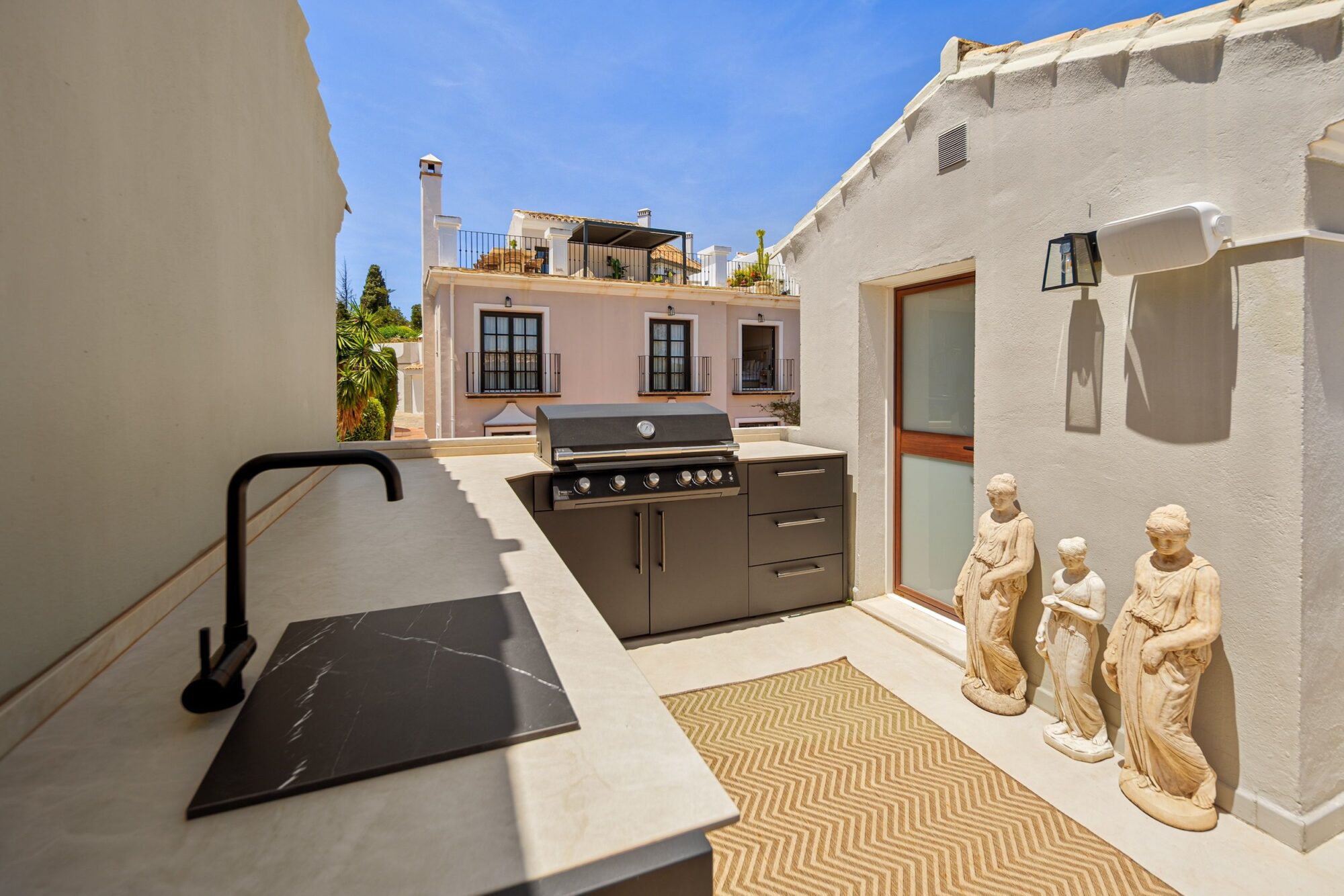Outdoor kitchen la Solana CA Estates