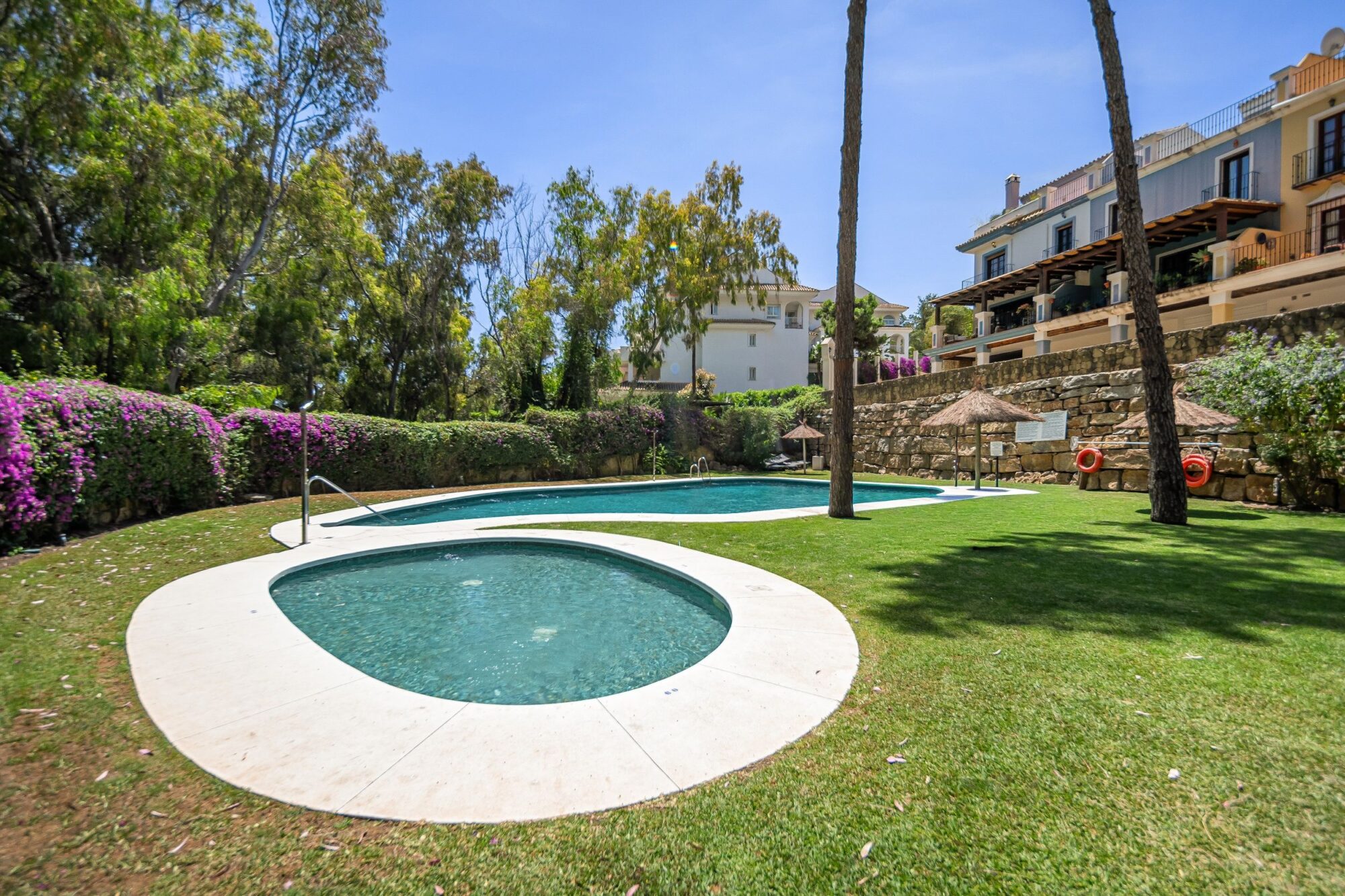 POOL LA SOLANA CA ESTATES MARBELLA